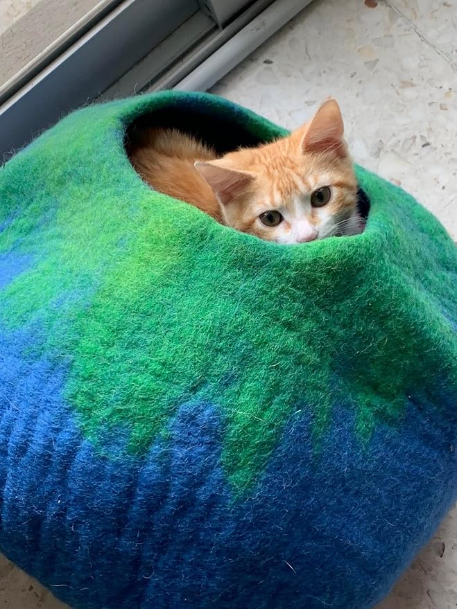 Woolygon Premium Felt Cat Cave Bed โ Wool Kitty Beds Handcrafted Kitten Caves Bed for Indoor Cats - Made from 100% Eco-Friendly Merino Wool, Foldable Cat Hidewawy Covered Cat Houses (Emerald Indigo)