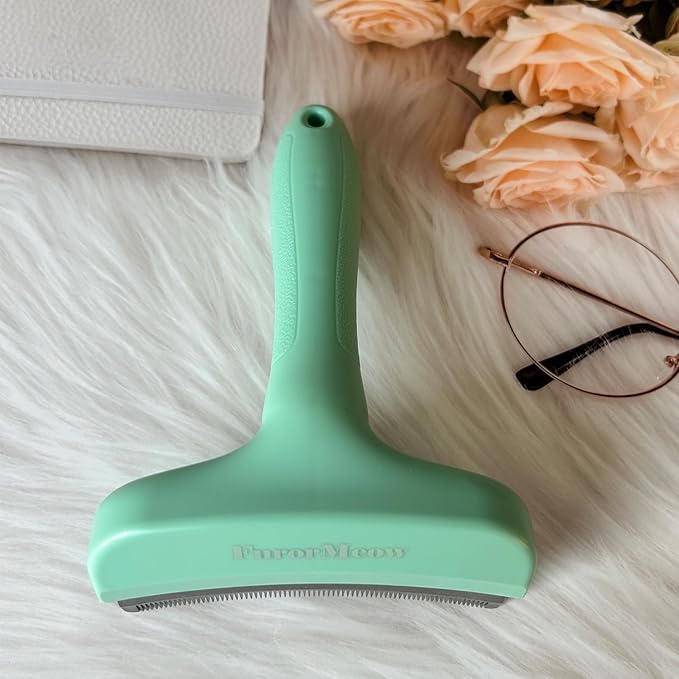 Pet Deshedding Tool with Curve Blade, Cat Grooming Brush, Tight V-shaped Teeth Shedding Comb for Cats and Dogs (Green, Large)