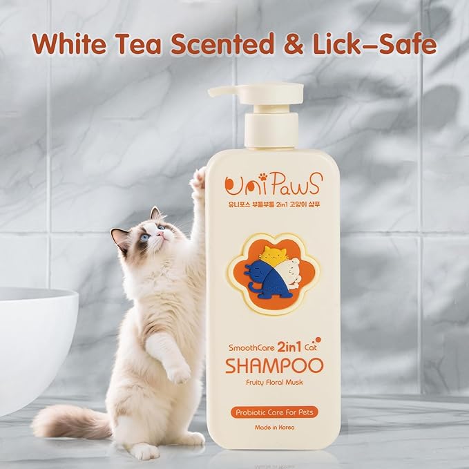 UNIPAWS Cat Shampoo & Conditioner 2-in-1, EWG Verified, Anti-Dandruff & Deshedding for Soft and Shiny Coat, Probiotics Smoothcare for Itchy, Dry Skin, Gifts for Cat Lovers, Made in Korea, 16.9 Fl Oz