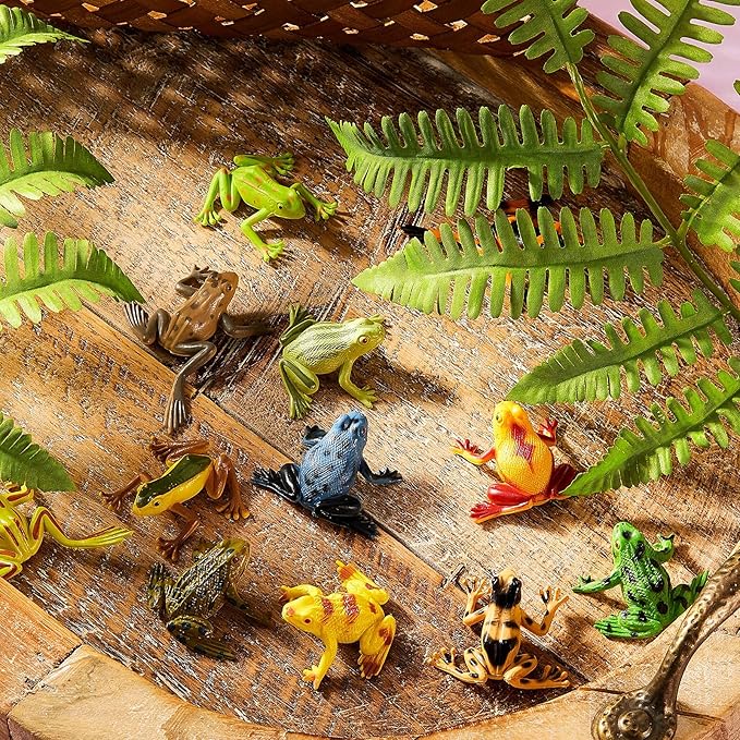 12 Pieces Plastic Frogs Toy Mini Vinyl Realistic Frog Decorations Fun Rain Forest Character Figures Lifelike Toy for Rana Crafting Party Supplies Home Decor Game